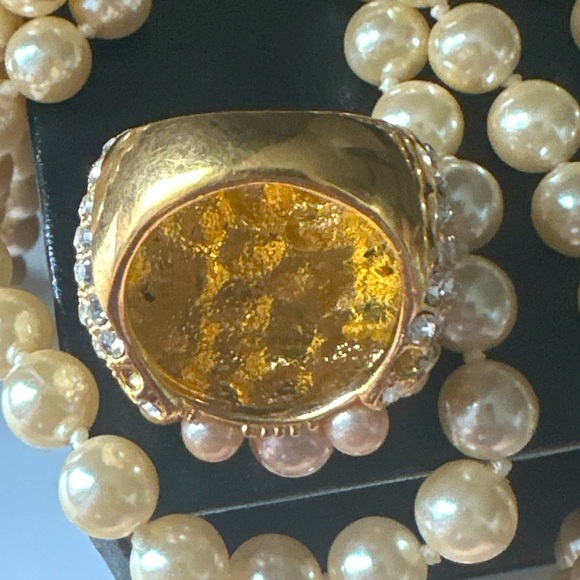 Vintage Large Cluster of Faux Pearls w Rhinestones Set in Gold - Picture 4 of 6